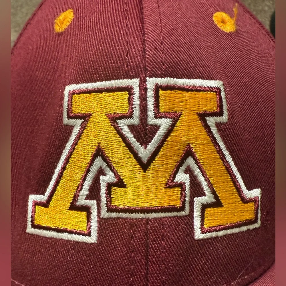 Minnesota Golden Gophers Hat/Cap M Logo Maroon/Gold Captivating Headgear OS
